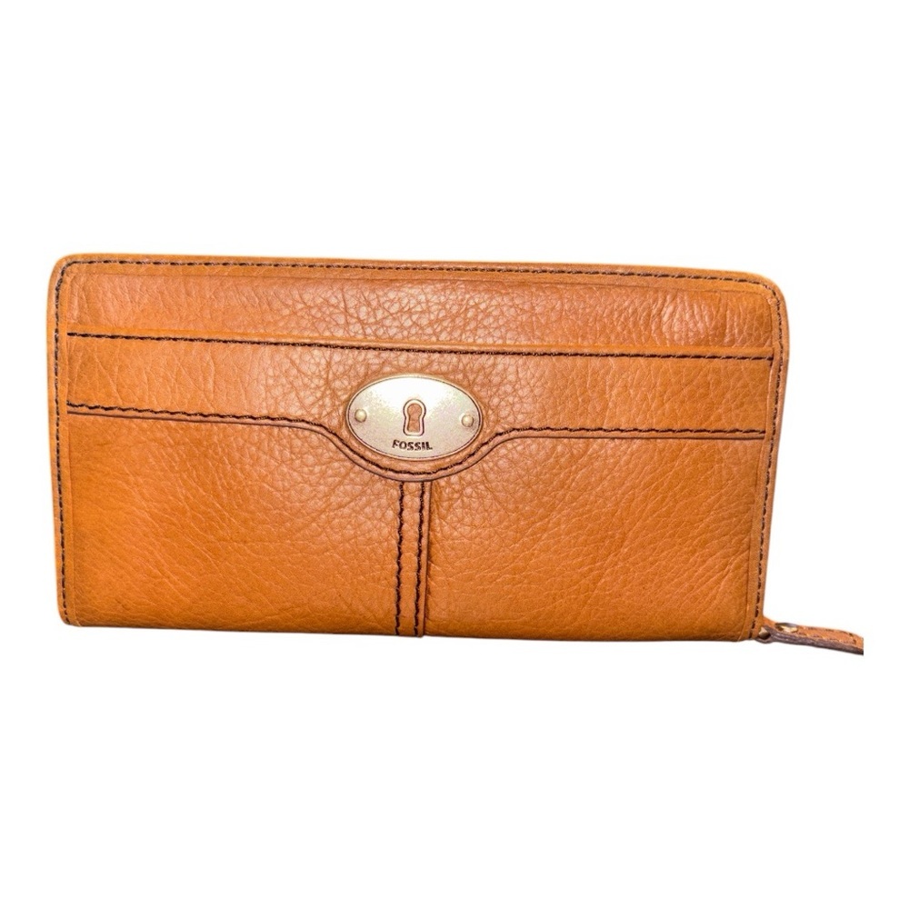 Fossil Brown Leather Zippy Wallet w/Silver hardware. WLT 3